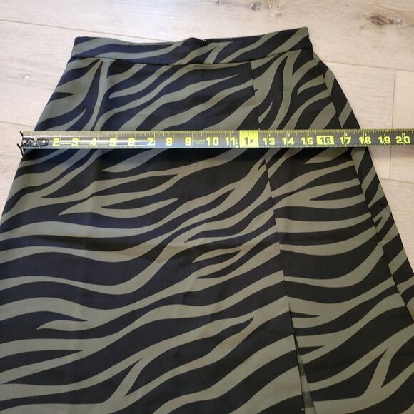 Ann Taylor Petite Zebra Print A-Line Skirt 2P Green & Black Polyester - Picture 5 of 6